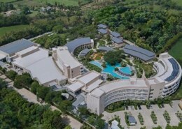 Why should I choose luxury resorts near Delhi for a weekend getaway?