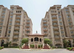 How does DLF Beverly Park 1 Gurgaon stand out among other luxury residences in the city?