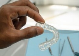 What should I look for when choosing a dental clinic in Tiong Bahru?