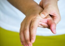 What causes a toe bunion or hallux valgus?