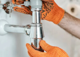 How quickly can a Plumbing Service in Dubai respond to emergencies?